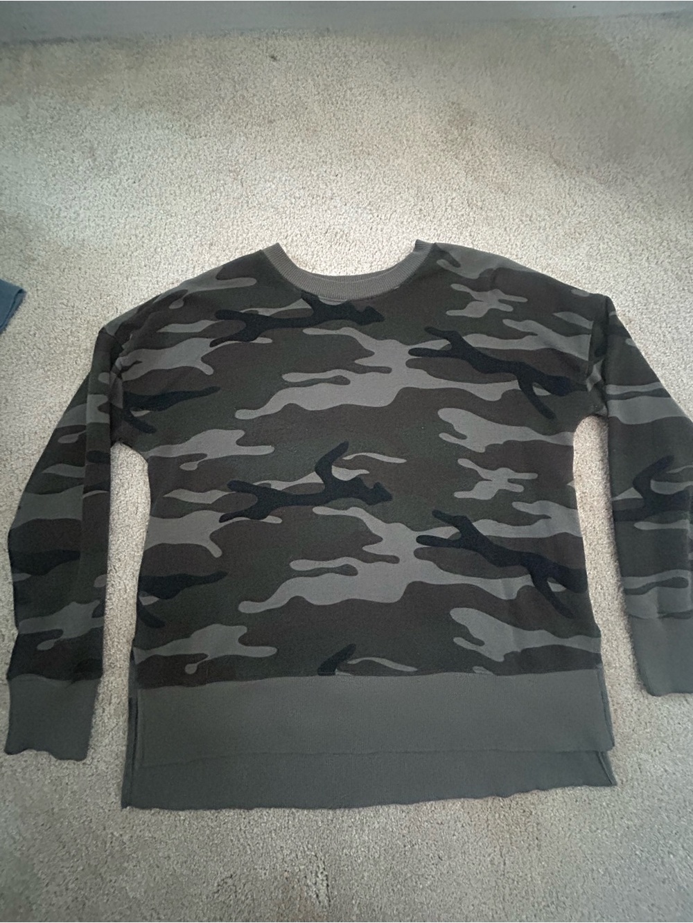 Time and Tru Men's Camo Crewneck Sweater - Olive & Gray
